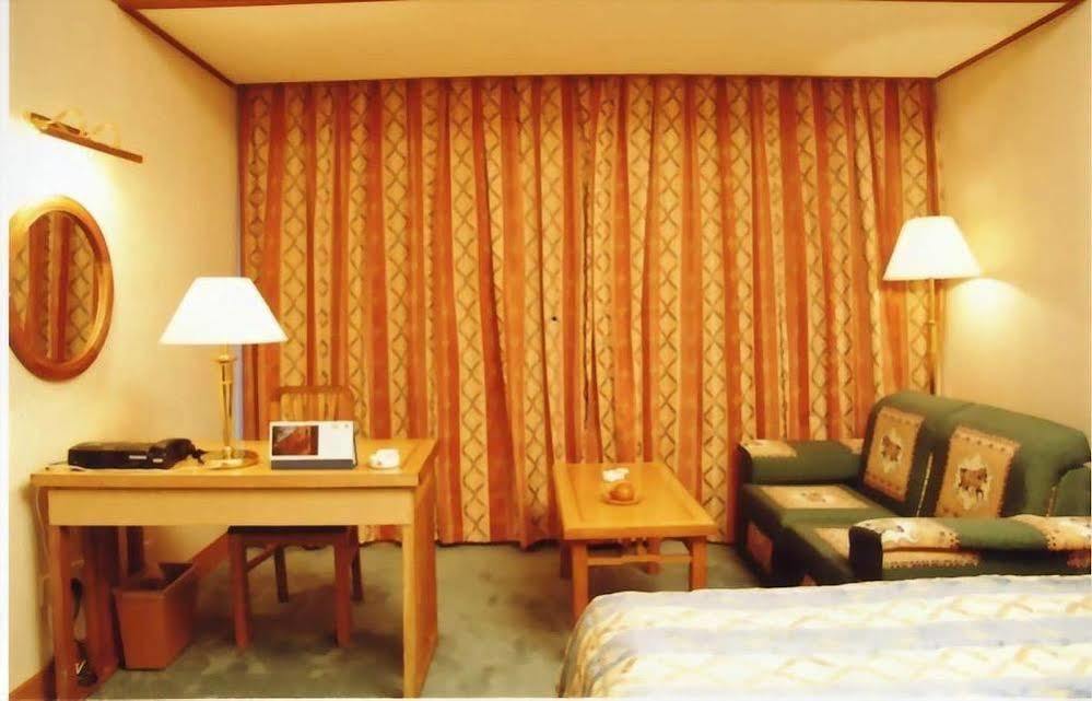 Huaqiao Hotel Linhai ภายนอก รูปภาพ